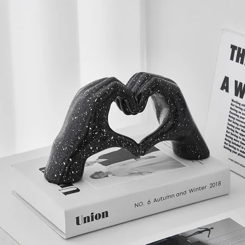 Креативная скульптура жеста сердца Абстрактная рука из смолы Статуэтка Любви Статуэтки Украшение стола для свадьбы Дома Гостиной